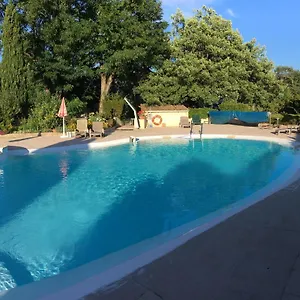 https://logis-hotel-les-chenes-sisteron.fr-provencehotel.com